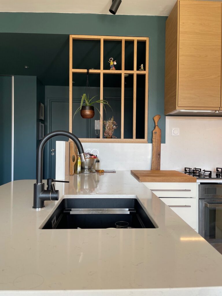 Nouveau plan de travail céramique cuisine rénovée à Lyon